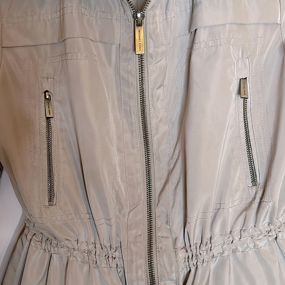 Michael Kors Lightweight Trench. - Picture 6 of 7